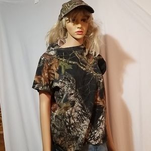 Womans Camaflouge hat and shirt. The shirt is 25in